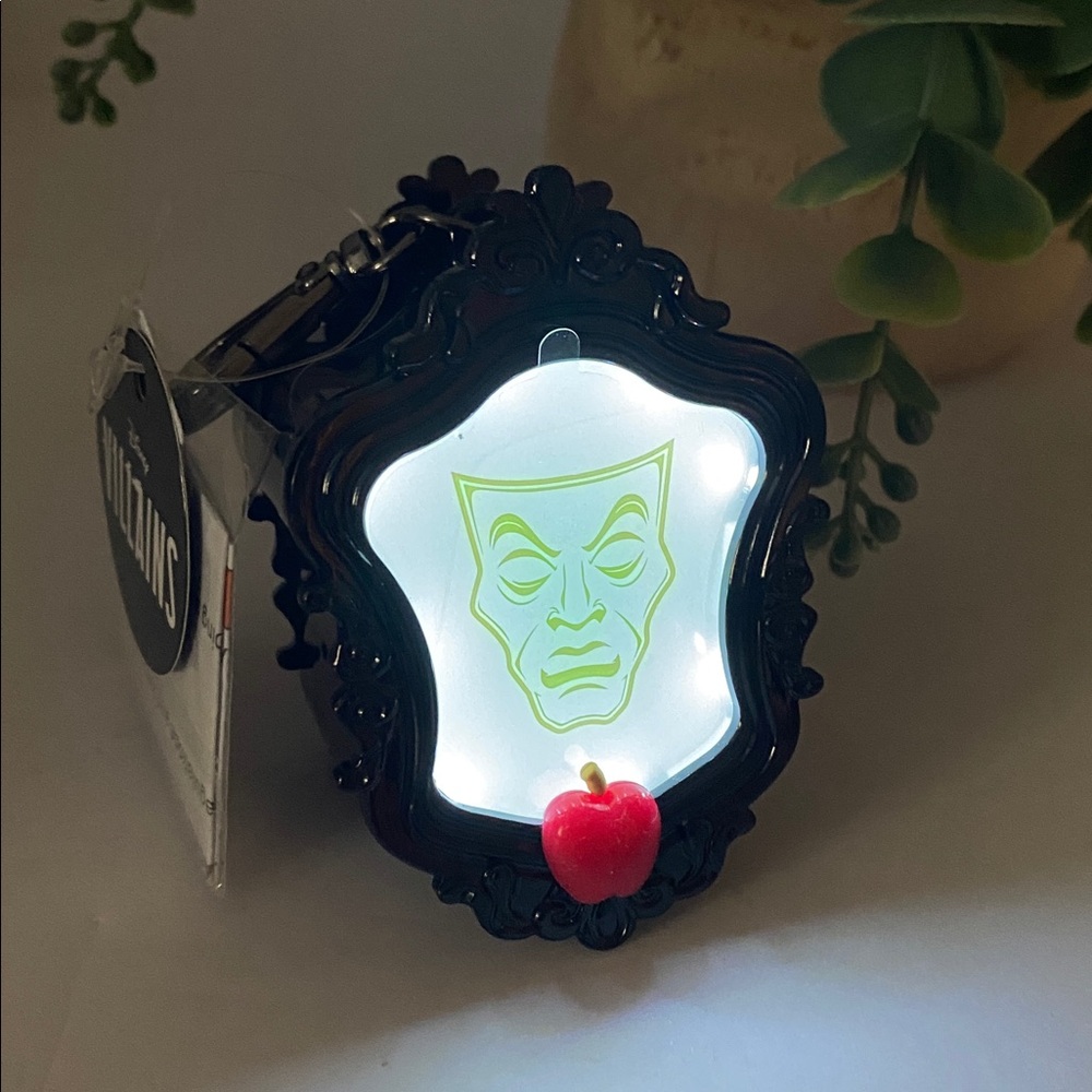 Disney Villains Bath & Body Works “Evil Queen” Mirror PocketBac Holder - Picture 7 of 7